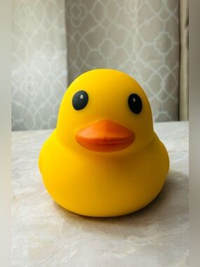Toymendous Laffy Quacks Jumbo Squishy  Duck Toy Bright Yellow NWT